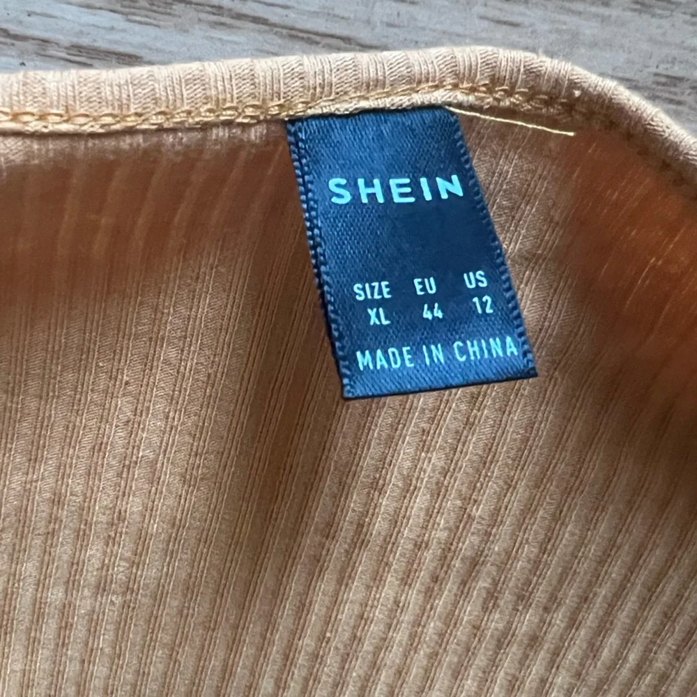 Mustard top - Picture 2 of 2